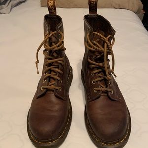 Original Dr. Martens 8-eye boot